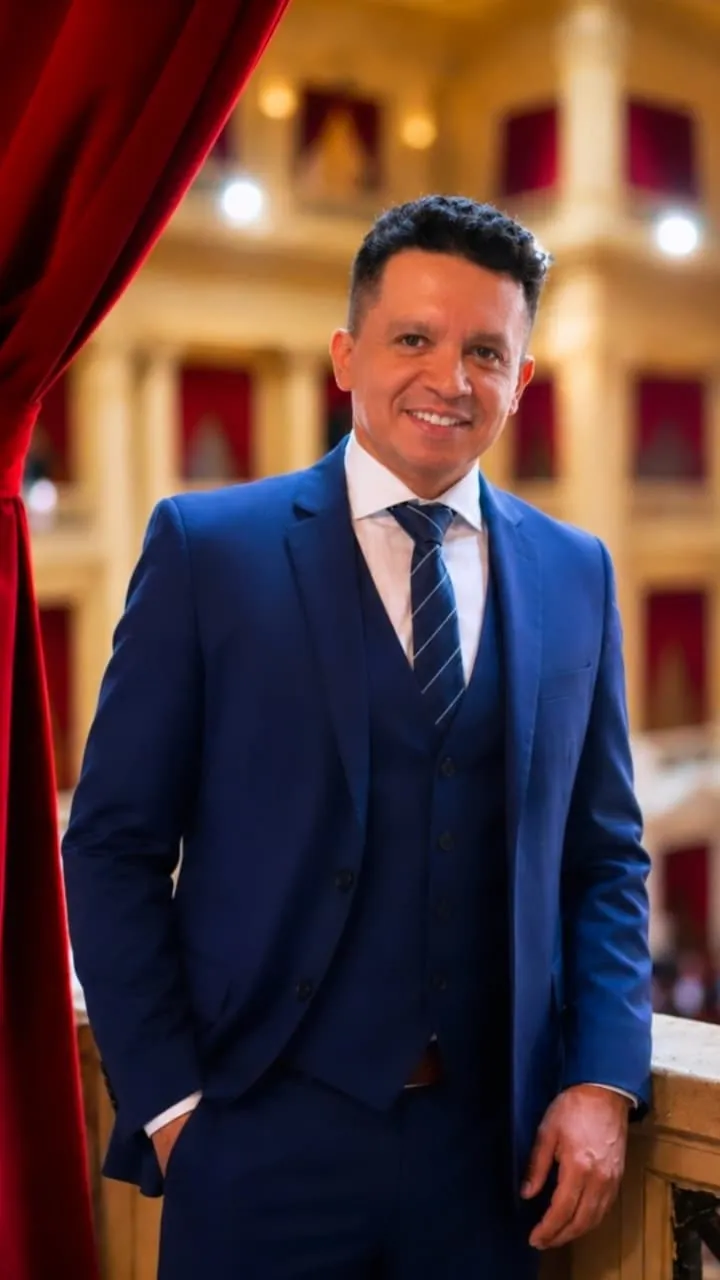 Diego Macana Roa in a box at the Argentine National Congress